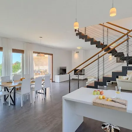 Pet Friendly In Istria With Kitchen *