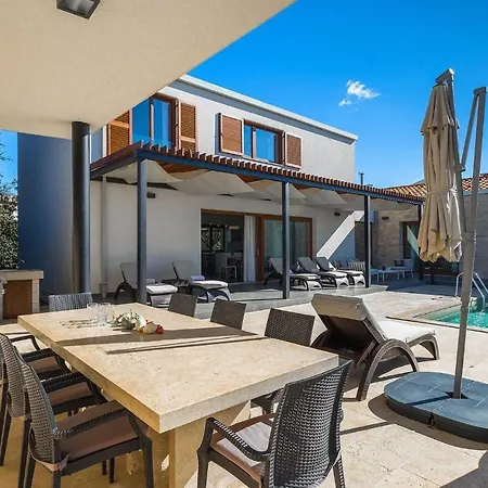 Pet Friendly In Istria With Kitchen